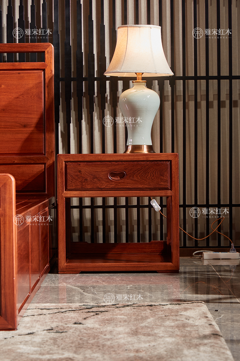雅宋紅木：祥云床頭柜