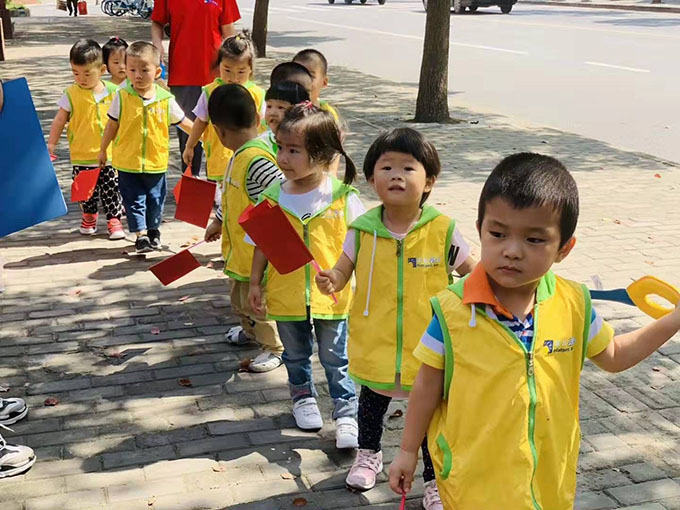 “向國旗敬禮、弘揚愛國精神”--記嬰智貝佳老閔行園兒童之家托管班國慶活動
